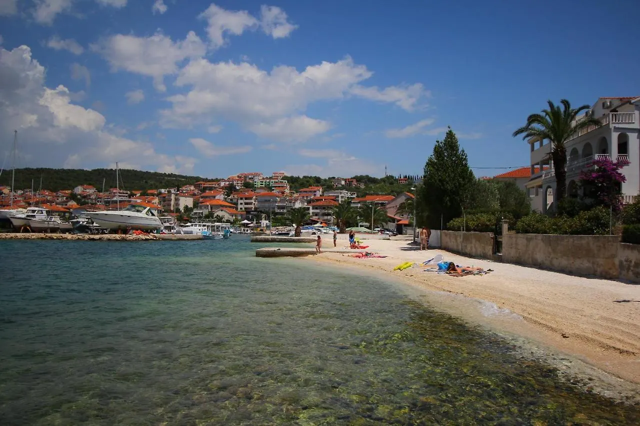 Apartments Tonka Trogir 0*,