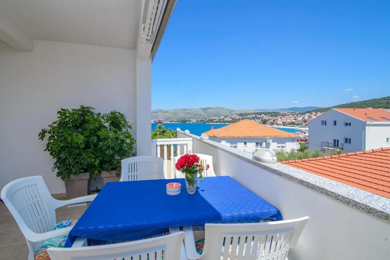 Apartments Tonka Trogir 0*,