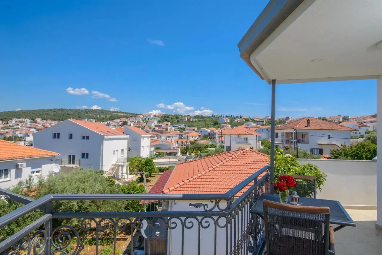 Apartments Tonka Trogir 0*,  Kroatië