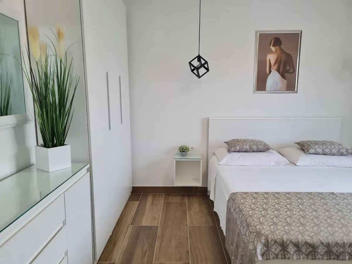 Apartments Tonka Trogir